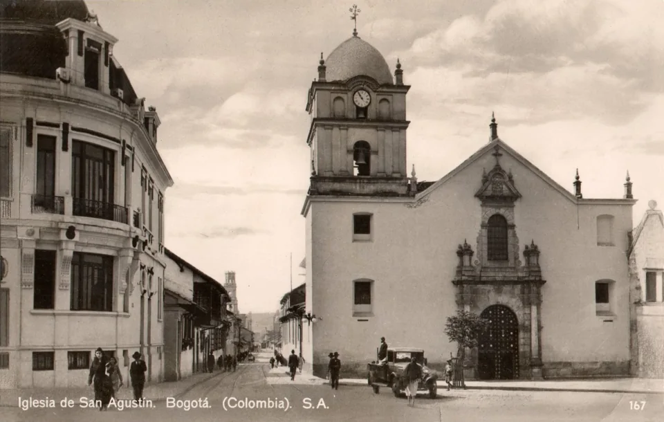 Iglesia de San Agustín, Bogotá. Archival postcard; exact capture year unconfirmed.